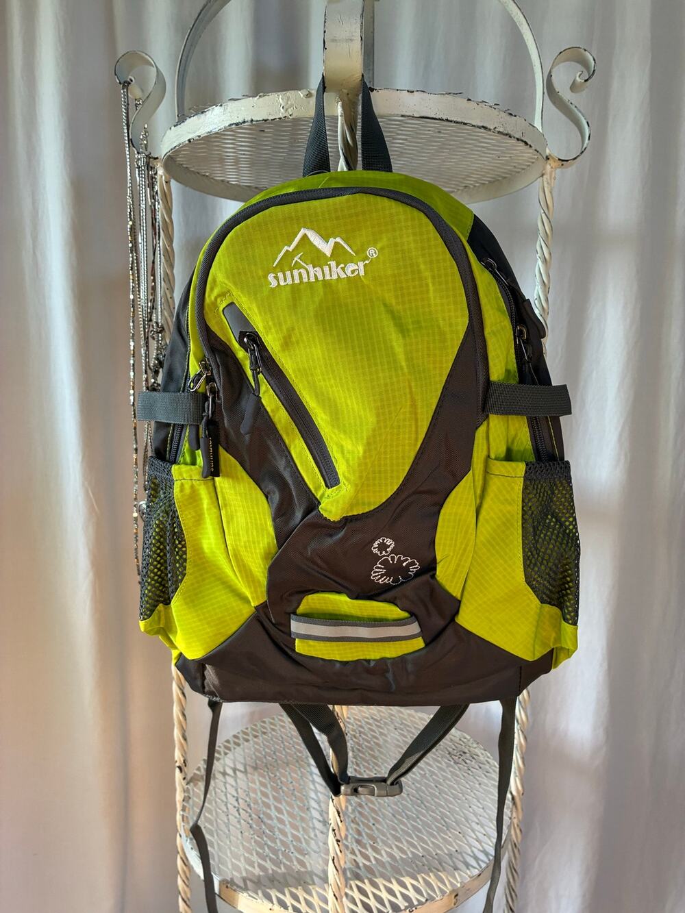 Sunhiker Backpack Daytrip Bag Multiple Pockets Water Bottle Holder Adjustable